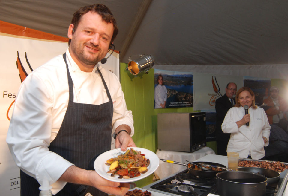 Foto de Christophe Krywonis y Dolly cocinando