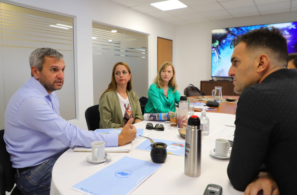 Sandro Badilla reunido con Titi Ricciuto subsecretario de Diversidad